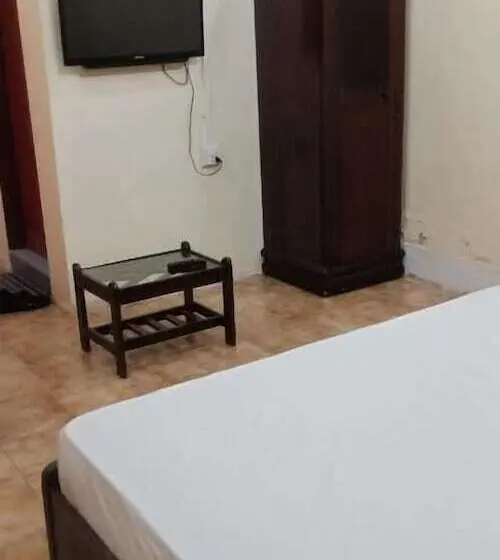 اتاق لوکس سه تخته, Autobahn Guest House