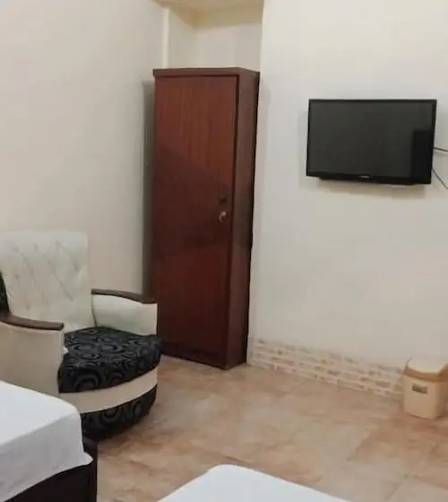 اتاق لوکس سه تخته, Autobahn Guest House