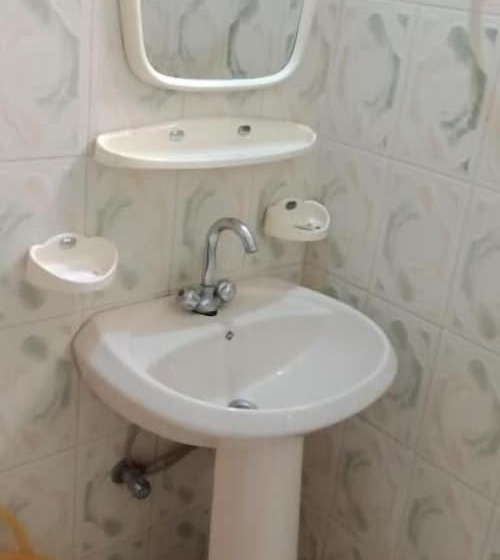 اتاق لوکس سه تخته, Autobahn Guest House