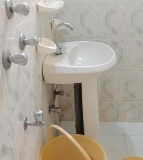 اتاق لوکس سه تخته, Autobahn Guest House