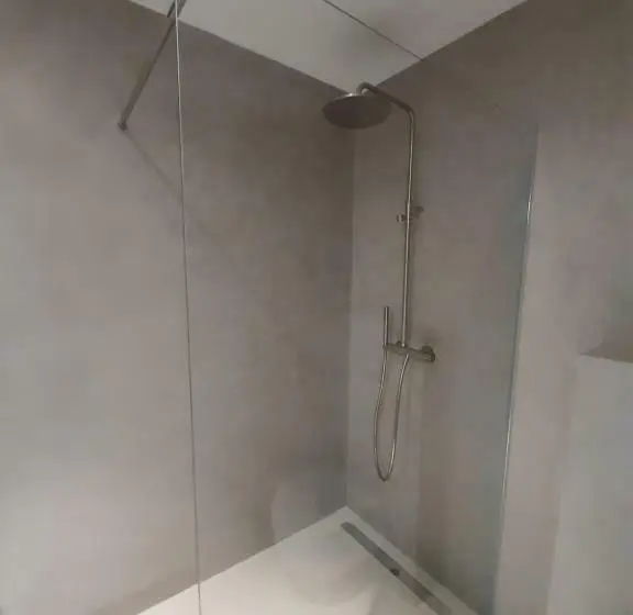 سوئیت با تخت بزرگ, Dvor Vipolže