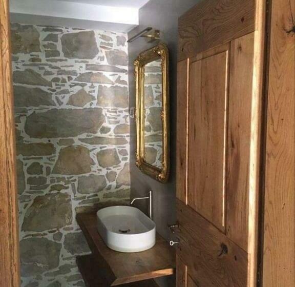 سوئیت با تخت بزرگ, Dvor Vipolže