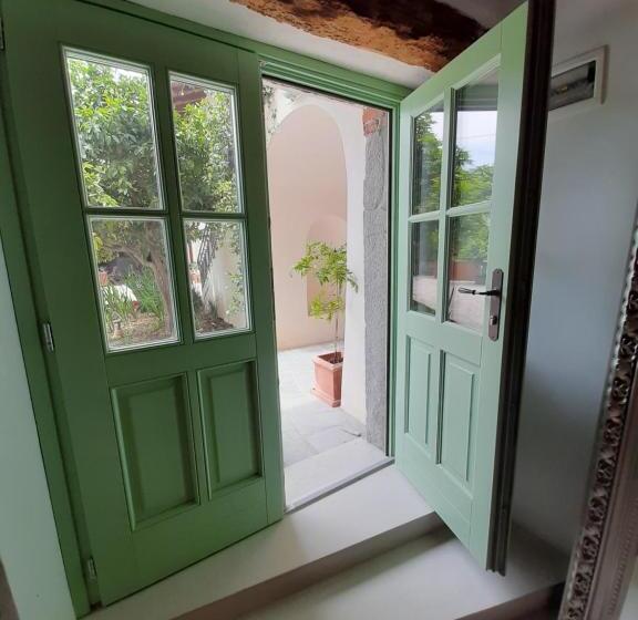 سوئیت با تخت بزرگ, Dvor Vipolže