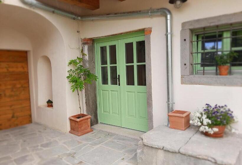 سوئیت با تخت بزرگ, Dvor Vipolže