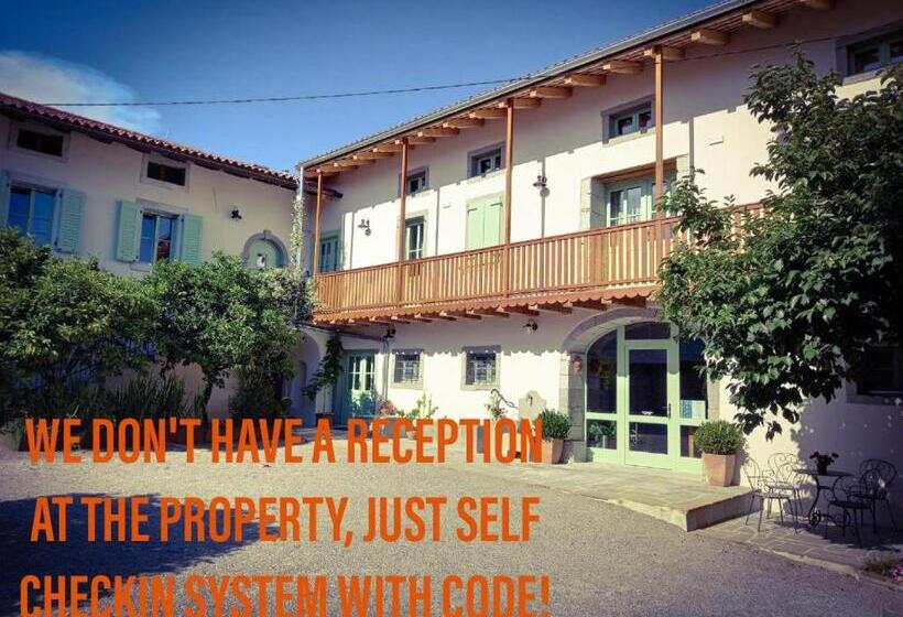 سوئیت با تخت بزرگ, Dvor Vipolže