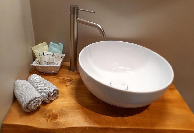 Deluxe Suite King Bed, Dvor Vipolže