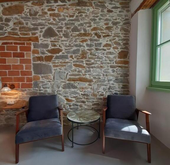 Deluxe Suite King Bed, Dvor Vipolže