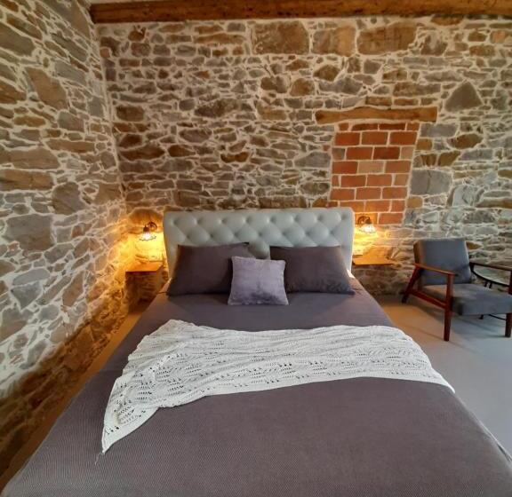 Deluxe Suite King Bed, Dvor Vipolže