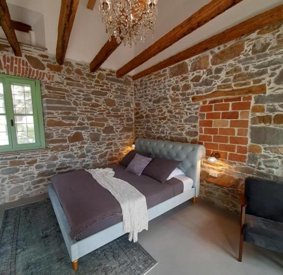 Deluxe Suite King Bed, Dvor Vipolže