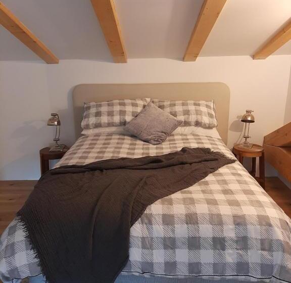 اتاق سوپریور خانوادگی, Dvor Vipolže