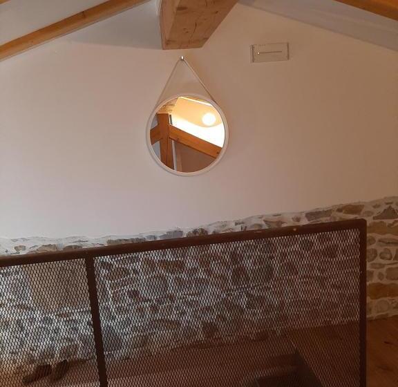 اتاق سوپریور خانوادگی, Dvor Vipolže