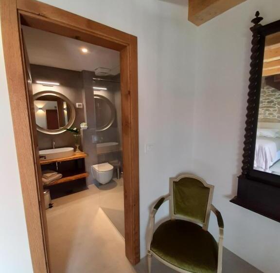 اتاق سوپریور خانوادگی, Dvor Vipolže