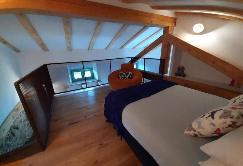 سوییت خانوادگی, Dvor Vipolže