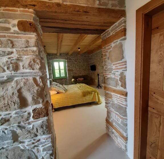 سوییت اجرایی, Dvor Vipolže