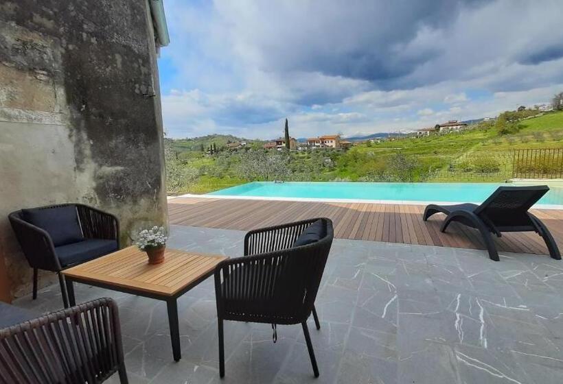 آپارتمان 1 خوابه با چشمانداز استخر, Dvor Vipolže