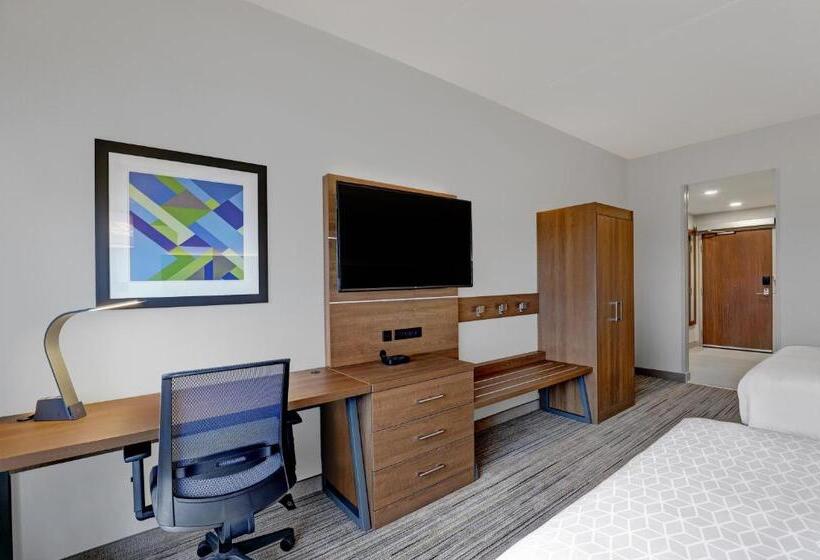 身障者適用クイーンサイズベッドルーム, Holiday Inn Express & Suites   Port Elgin