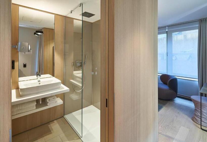 סוויטה עם טרסה, Misan