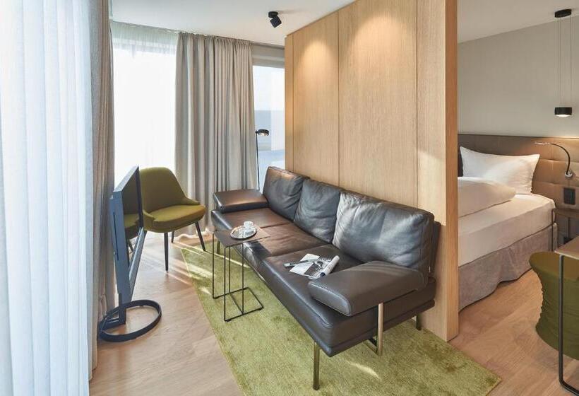 סוויטה עם מרפסת, Misan