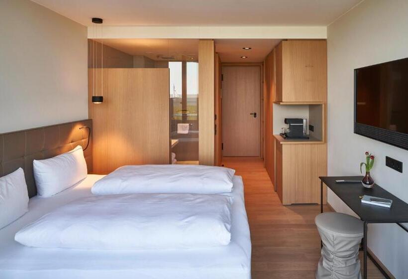 סוויטת ג'וניור עם מרפסת, Misan