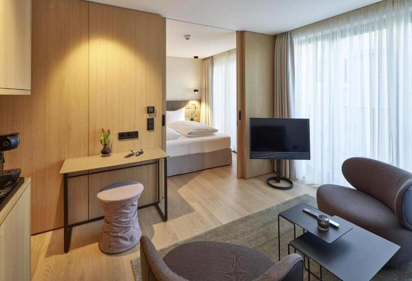 סוויטת ג'וניור נוף לגינה, Misan