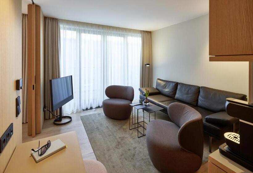 סוויטת ג'וניור נוף לגינה, Misan