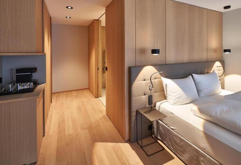 חדר סטנדרט, Misan