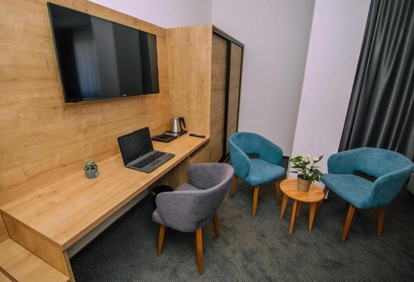 اتاق لوکس, Salis