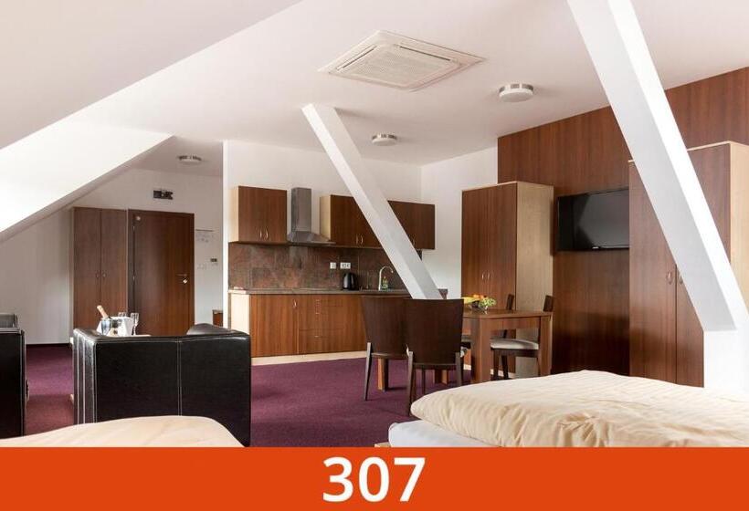 Трехместный Номер Superior, Sisi Pension