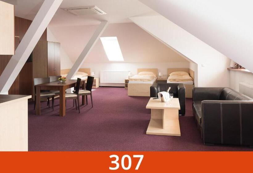 Трехместный Номер Superior, Sisi Pension