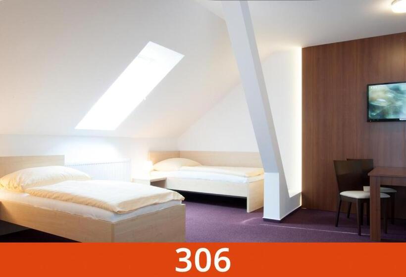 Трехместный Номер Superior, Sisi Pension