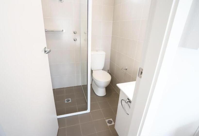 استودیوی استاندارد, Eastend Studio Apartments