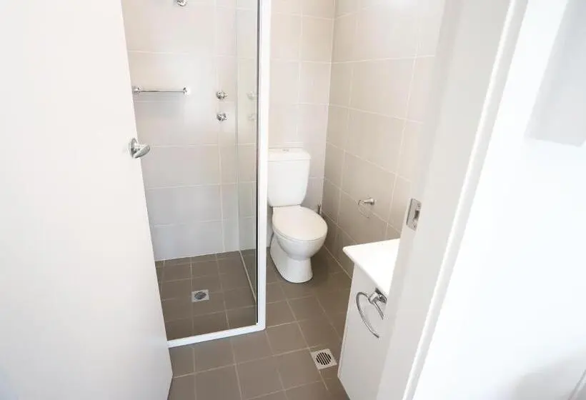 استودیوی استاندارد, Eastend Studio Apartments