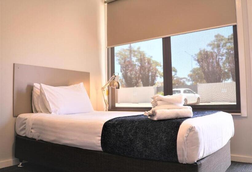 استودیوی استاندارد, Eastend Studio Apartments