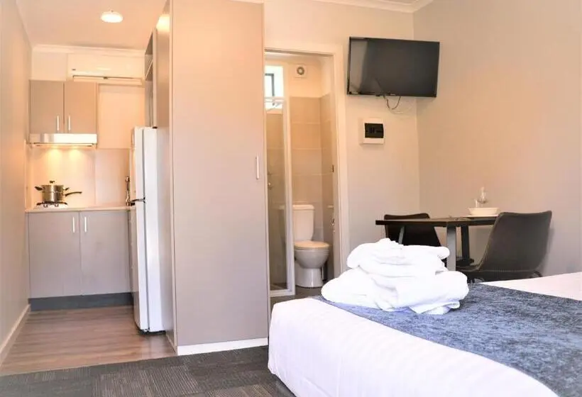 استودیوی استاندارد, Eastend Studio Apartments