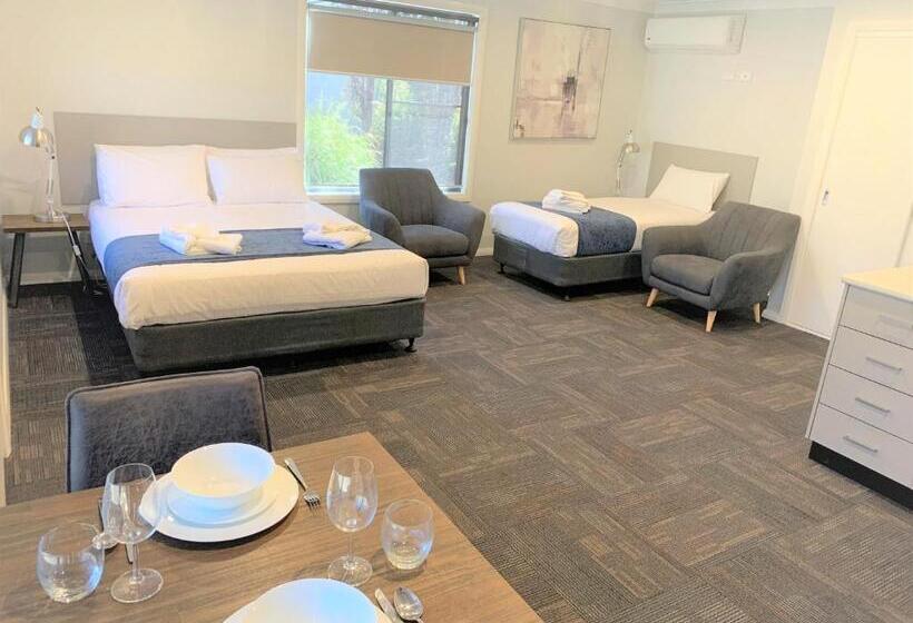 Номер Стандарт Трехместный, Eastend Studio Apartments