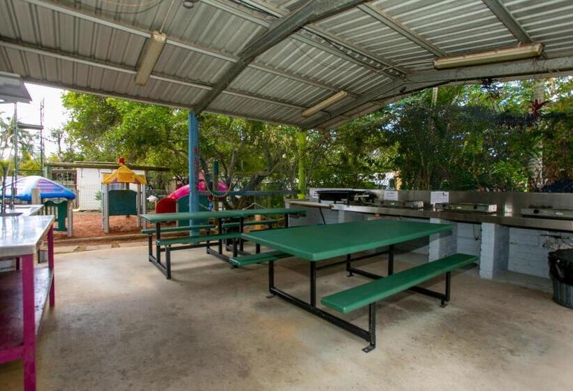 اتاق اکونومی, Bundaberg Park Village