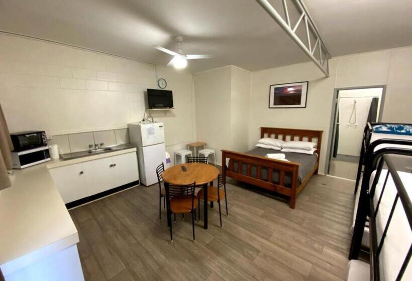 اتاق خانوادگی, Bundaberg Park Village