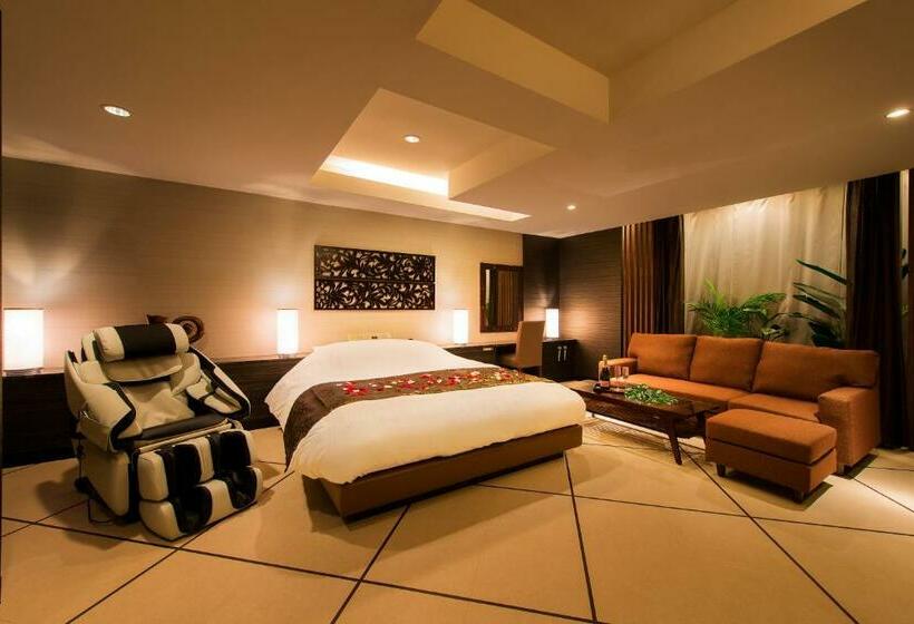 デラックスルーム, Cue Machida