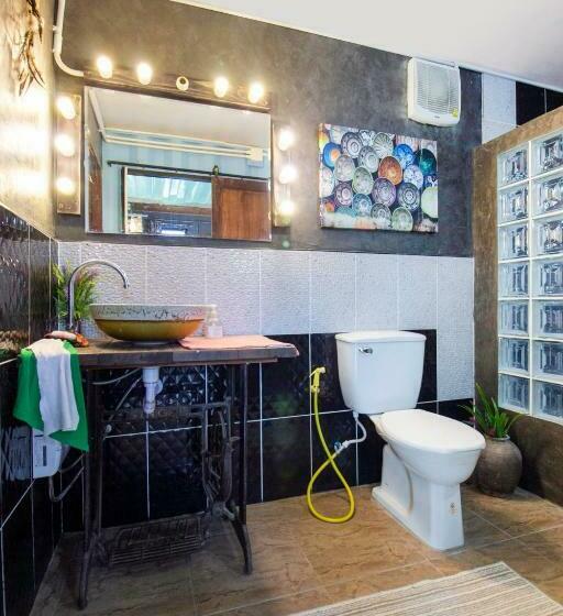 Люкс, Oyo 999 Baan Pak Rom Ruen