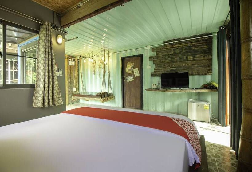 Люкс, Oyo 999 Baan Pak Rom Ruen