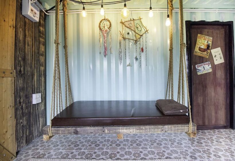 Люкс, Oyo 999 Baan Pak Rom Ruen