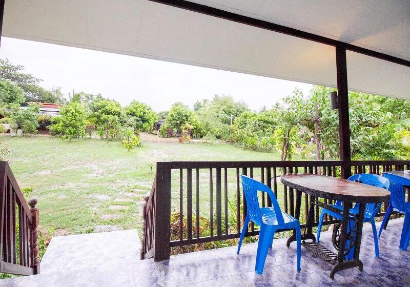 Номер Deluxe, Oyo 999 Baan Pak Rom Ruen