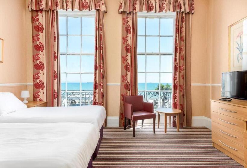 غرفة قياسية مطلّة علي البحر, Russell