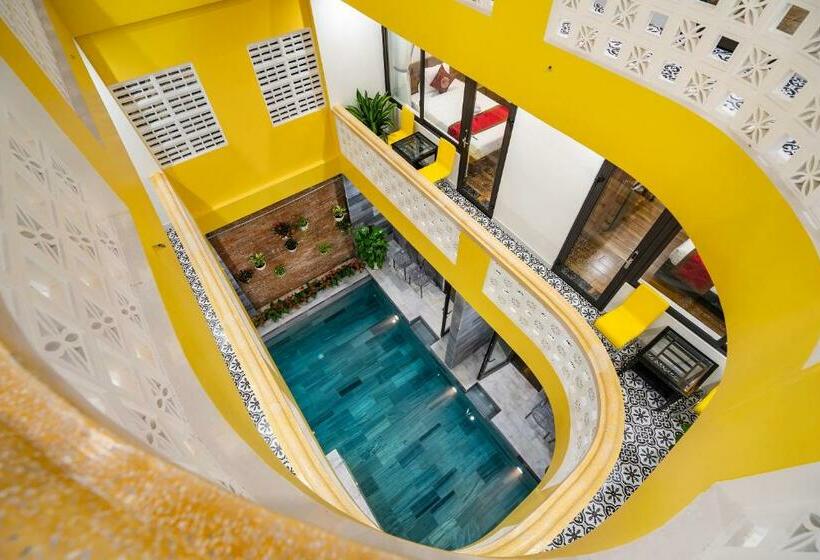 اتاق لوکس با چشمانداز استخر, The Lit Villa Hoi An