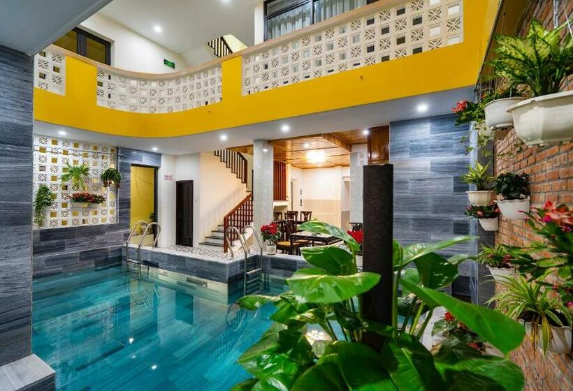 اتاق لوکس با چشمانداز استخر, The Lit Villa Hoi An