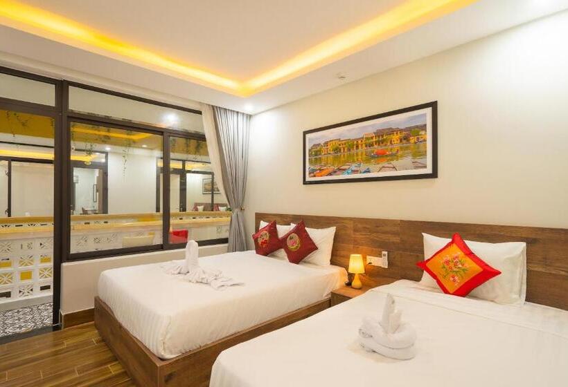 اتاق سه نفره دلوکس با چشم‌انداز استخر, The Lit Villa Hoi An