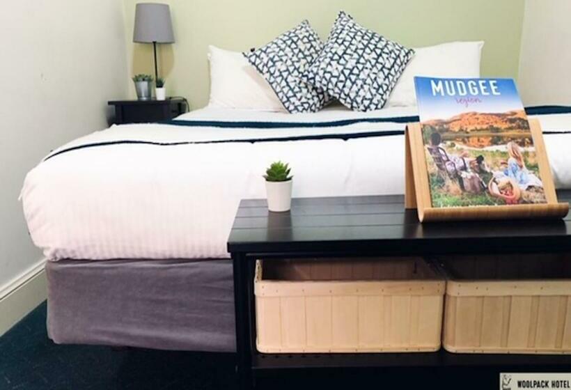 4인용 스탠다드 룸, The Woolpack