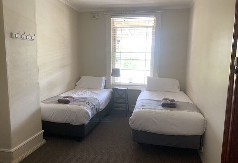 חדר סטנדרט, The Woolpack