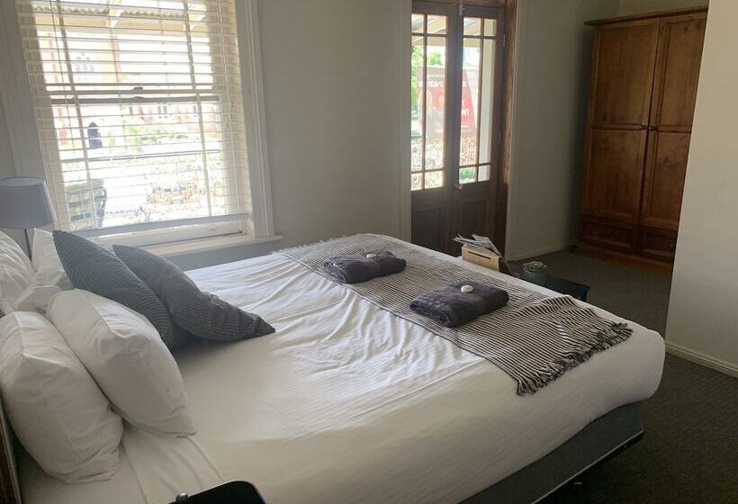 חדר סטנדרט, The Woolpack