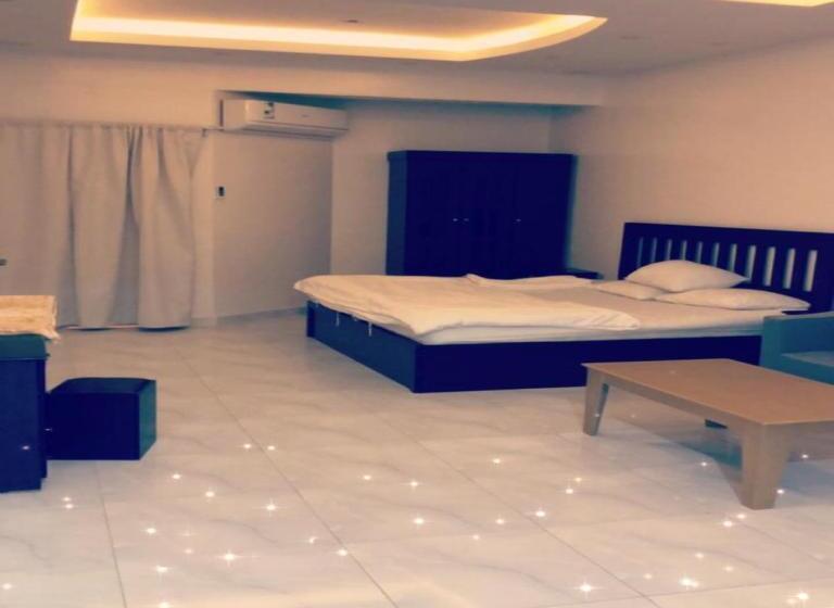 Апартаменты 3 Спальни, Iwaa Alkharj Apartments